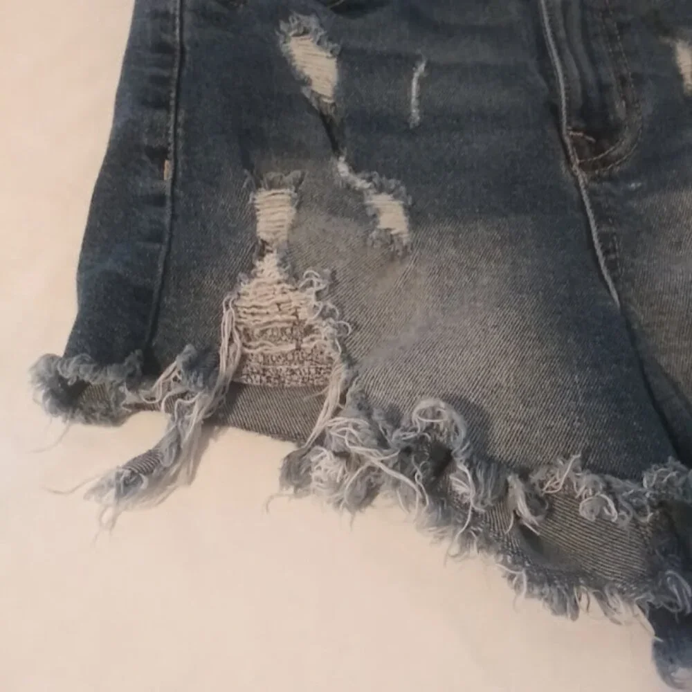 Kendall & Kyle women's junior's size 5/27 distressed high rise shorts